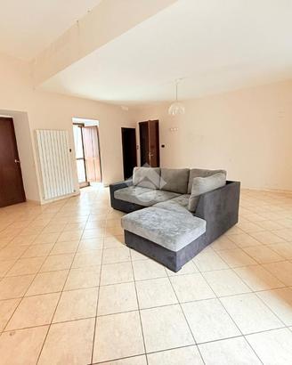 4 LOCALI A LANZO TORINESE