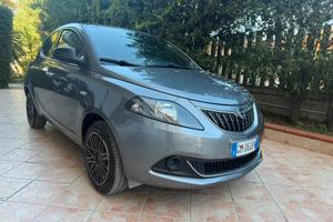 Lancia Ypsilon 1.0 FireFly 5 porte S&S Hybrid Silv