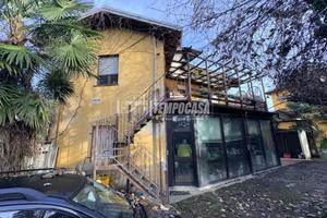 VILLA SINGOLA IN PIENO CENTRO