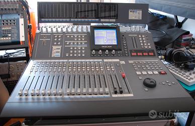 mixer digitale 32 canali TASCAM TM-D4000 classe A