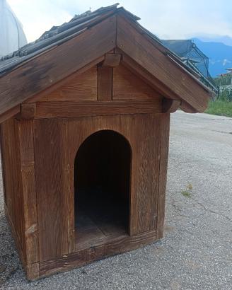 Cuccia per cani in legno 
