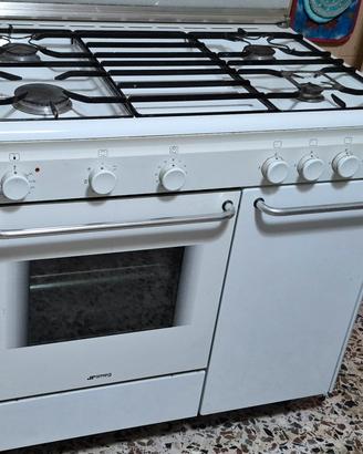 Piano cottura gas con forno elettrico Smeg