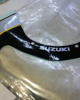 ADESIVO CUPOLINO GSX-R 750 01-03 SUZUKI 68275-35F1