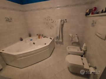 vasca idromassaggio Jacuzzi 