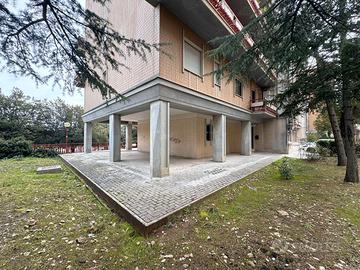 Via U. Foscolo - 121 mq con ingresso indipendente