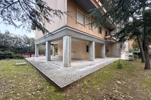 Via U. Foscolo - 121 mq con ingresso indipendente