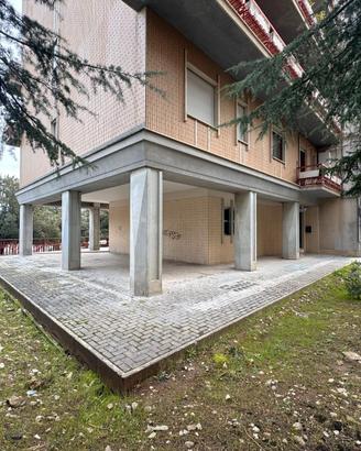 Via U. Foscolo - 121 mq con ingresso indipendente