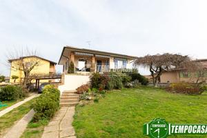 VILLA UNIFAMILIARE CON TAVERNA E BOX - RICENGO