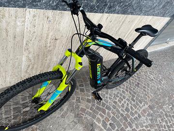 Bici da corsa elettrica giant dirt E+ L