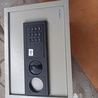 cassaforte con conbinazione e chiave