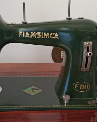MACCHINA DA CUCIRE VINTAGE marca FIAMSIMCA F110
