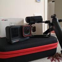 insta 360 ace pro con accessori 