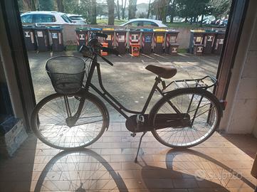 Bicicletta + faretti led + lucchetto + pompa porta