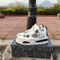 Nike Air Jordan 4 classico bianco / nero 42