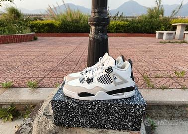 Nike Air Jordan 4 classico bianco / nero 42