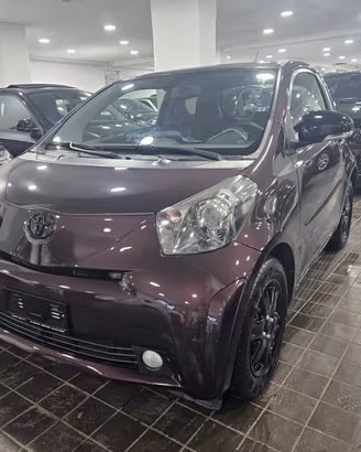 NUOVA TOYOTA iQ 1.0 VVT-i SOL 68CV BLACK LINE