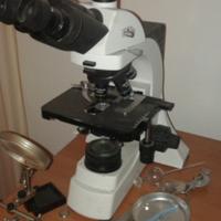 Microscopio trinoculare professionale 