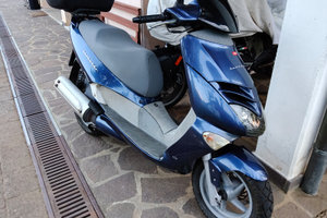Scuter Aprilia 150 cc