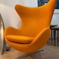 FRITZ HANSEN EGG Chair in Lana KVDRAT Arancio