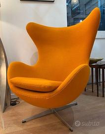 FRITZ HANSEN EGG Chair in Lana KVDRAT Arancio