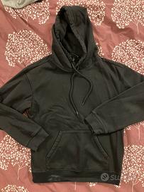 Felpa nera taglia S - NUOVA MAI INDOSSATA !