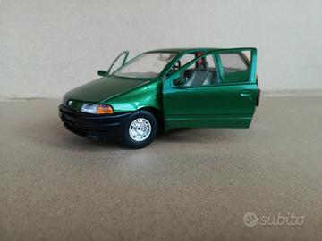 Modello auto fiat punto 60 s verde burago