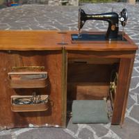 Macchina per cucire SINGER con mobile