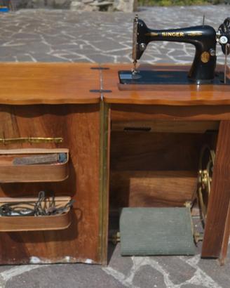 Macchina per cucire SINGER con mobile