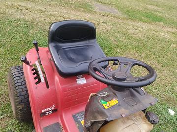 Trattorino tagliaerba