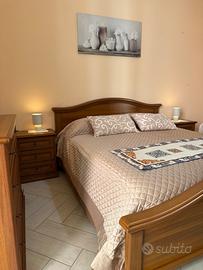 Camera letto matrimoniale classica legno massello