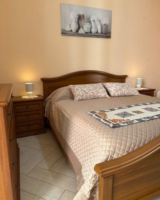 Camera letto matrimoniale classica legno massello