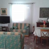 2 divani uguali.