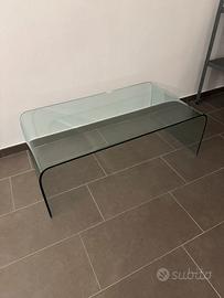 Tavolino in vetro curvo