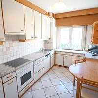 Trilocale arredato con balcone e garage in via mas