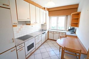 Trilocale arredato con balcone e garage in via mas