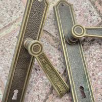 Maniglie antiche in ottone martellato