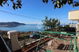 VILLA A SCHIERA D'ANGOLO A AGROPOLI