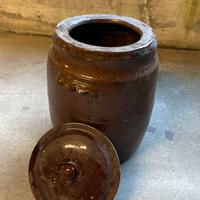 Antico contenitore in terracotta