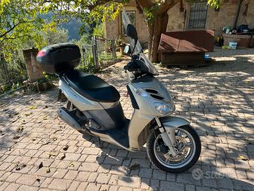 Scooter Aprilia Sportcity 300