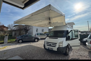 Ford transid allestito con tenda