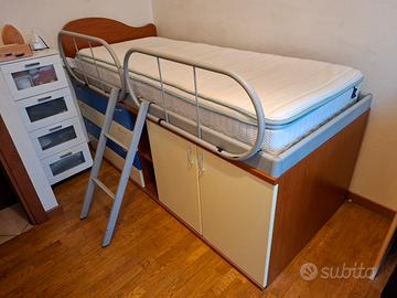 letto rialzato con scaletta e sponde