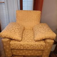 poltrona colore dorato