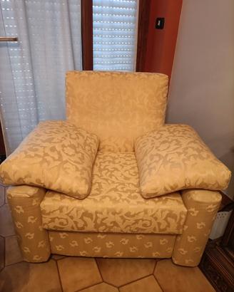 poltrona colore dorato
