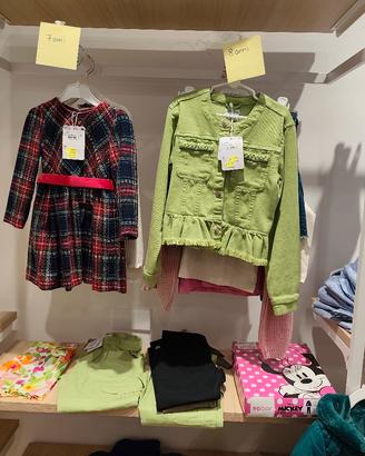vestito da donna e bambini 