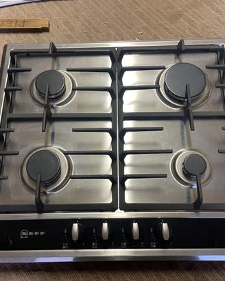 Piano cottura a gas marchio Neff con 4 fuochi