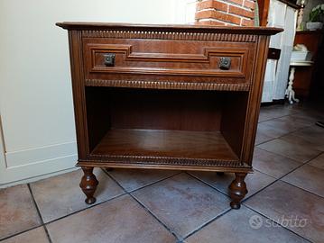 COMODINO IN LEGNO 