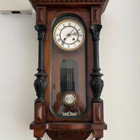 Orologio antico a pendolo