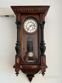 Orologio antico a pendolo