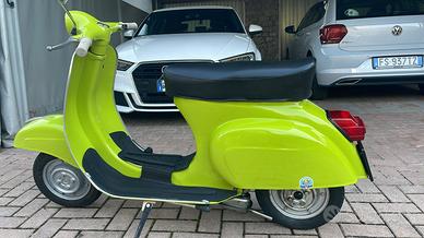 Vespa 50 modello Lusso
