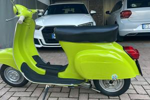 Vespa 50 modello Lusso